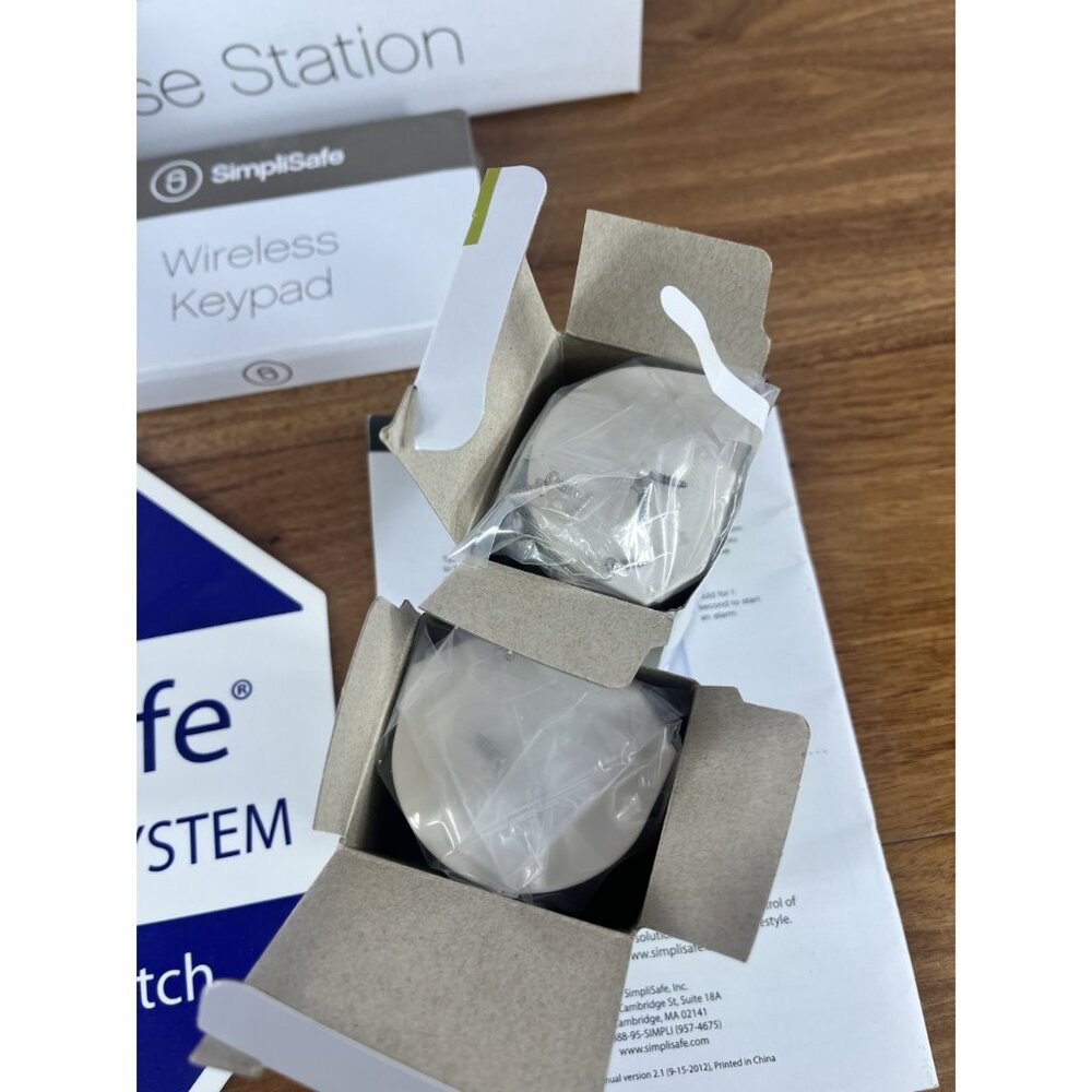 SimpliSafe Wireless Home Security System GEN 1 LOT Base, 2 Motion, Keypad, Siren - Picture 9 of 13